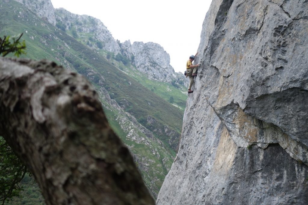 Mark Reeves making quick work of the classic 6b Espolon Tina Turner at Rumenes, Hermioda Gorge, Picos Du Europa